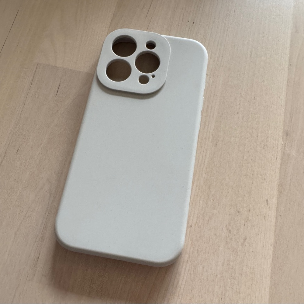 Taupe IPhone 15 pro Case and two screen protectors